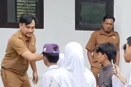 Guru SMK dikeroyok murid